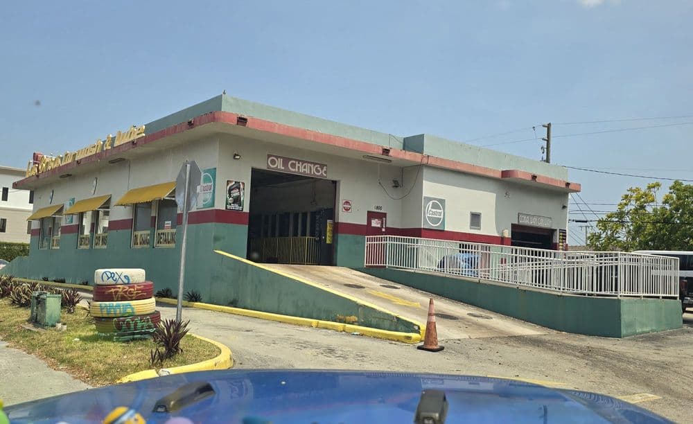 Las Brisas Hand Car Wash