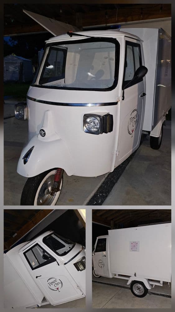 Tipsee chix mobile bar