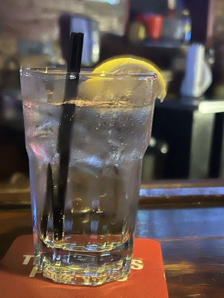 R J's Restaurant & Lounge