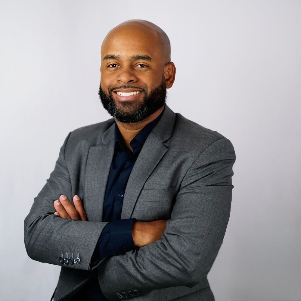 Eldeen Ebanks - Momentum Realty