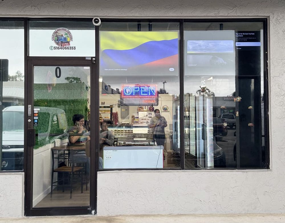 Caliche Cafe & Produces