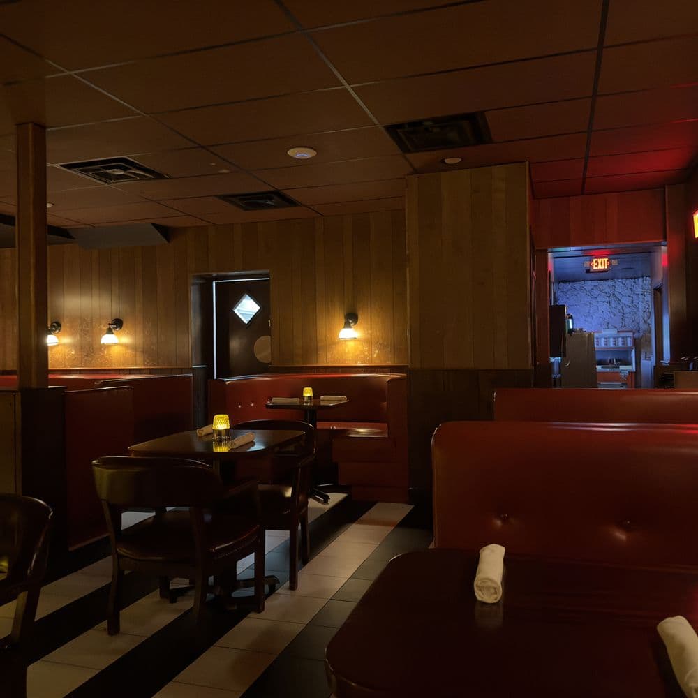 Fox’s Lounge