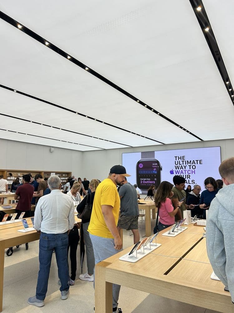 Apple St. Johns Town Center