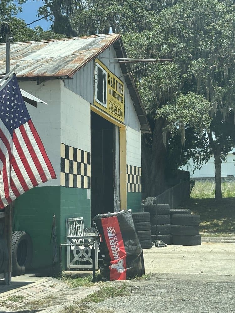 S & R Tires