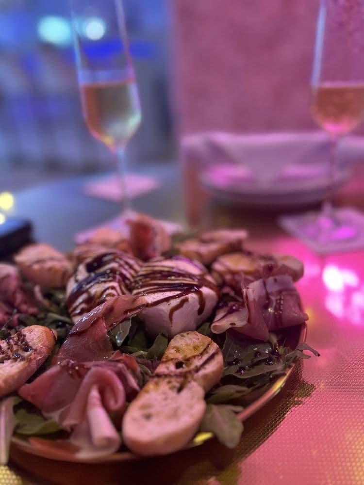 Dua Champagne & Wine Lounge