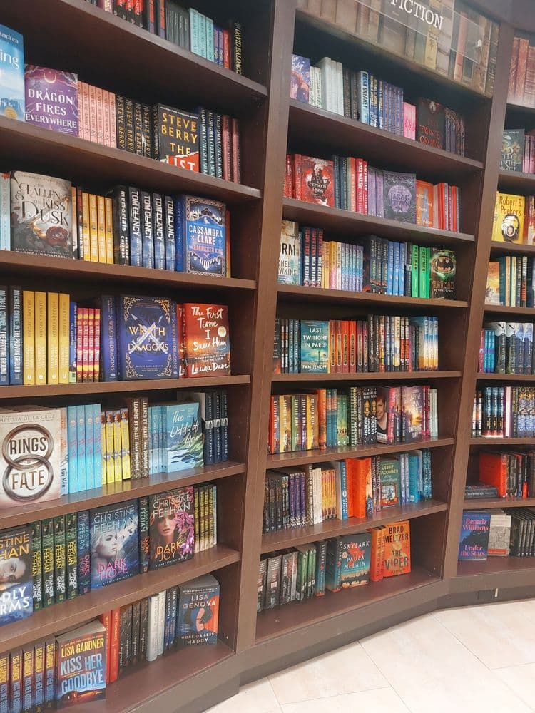 Booklink & Prive Cafe