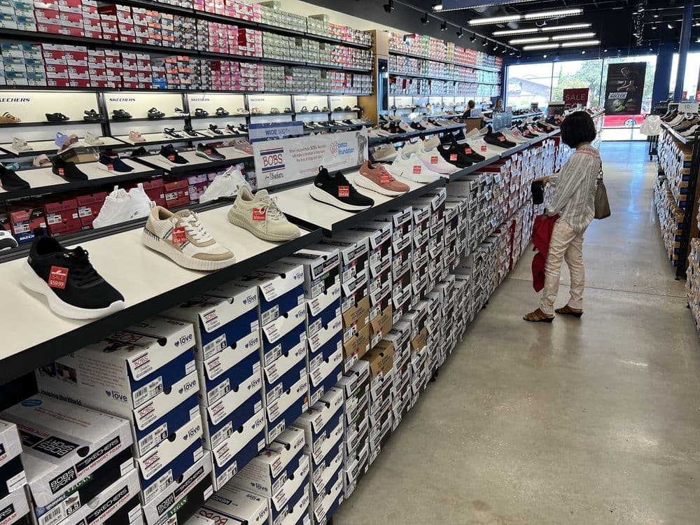 SKECHERS Warehouse Outlet