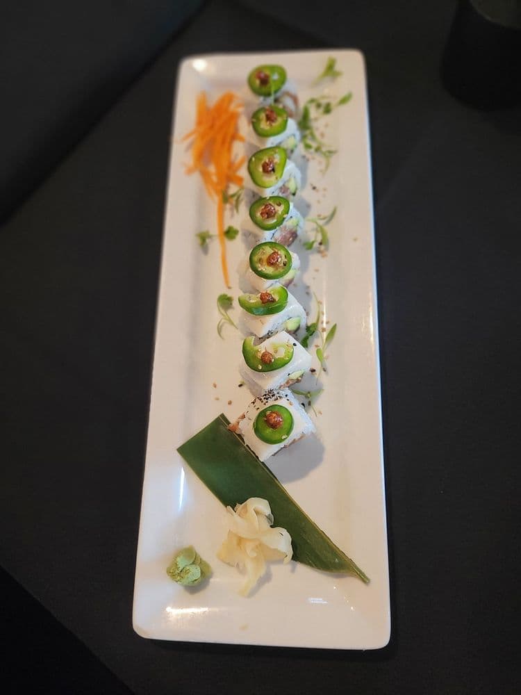 Neveyah Sushi & Thai Restaurant