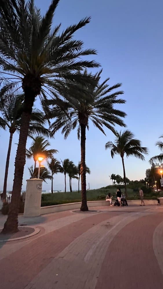 Lincoln Road Beach Walk