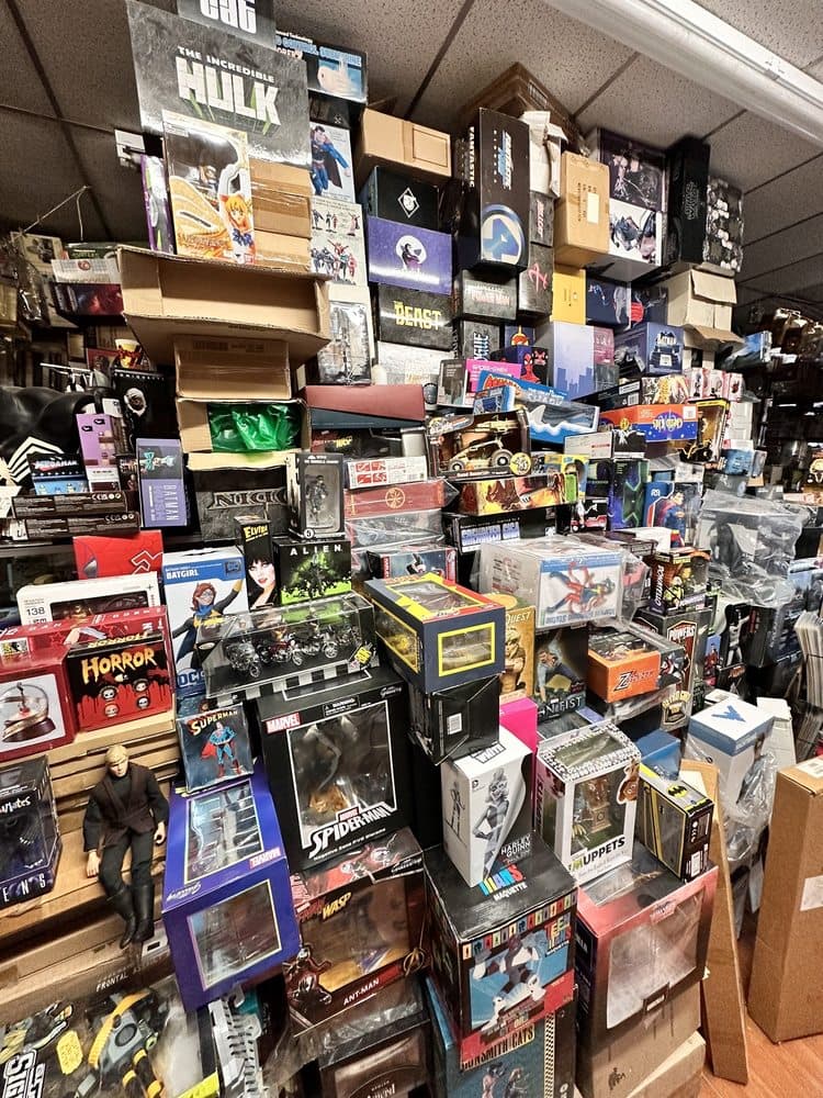 A and M Comics & Books