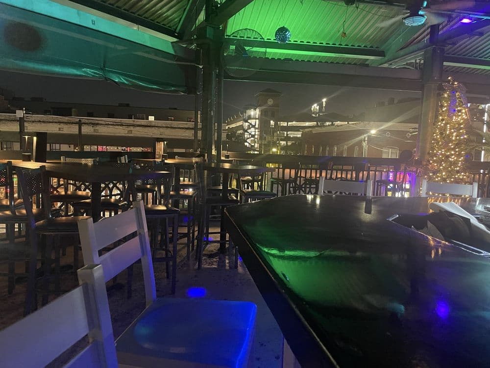 Centro Lounge & Kitchen