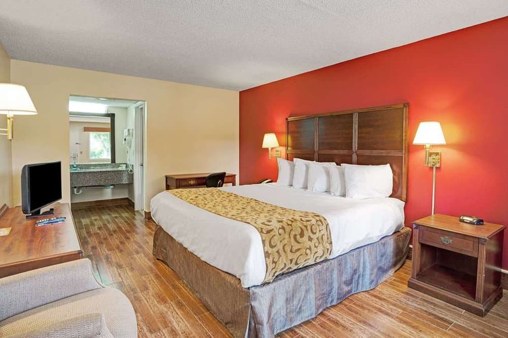 Days Inn by Wyndham Jacksonville South Memorial Hospital