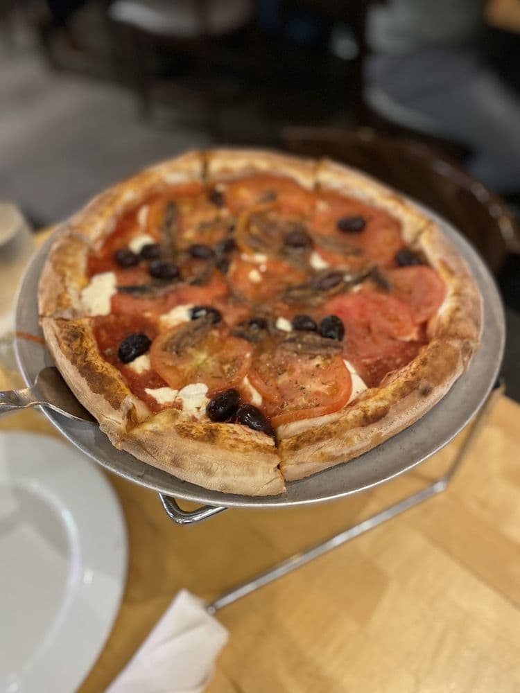 Lucia Pizzeria