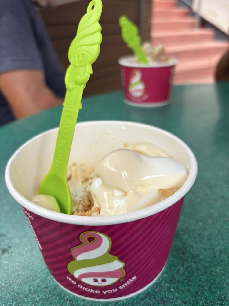 Menchies Frozen Yogurt