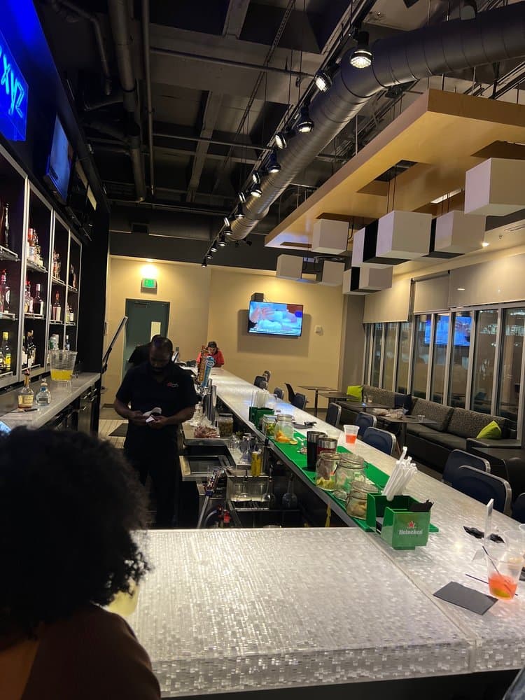 W XYZ Bar