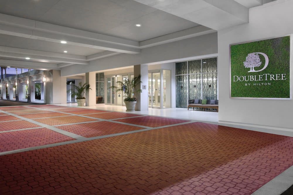 DoubleTree by Hilton Hotel at the Entrance to Universal Orlando