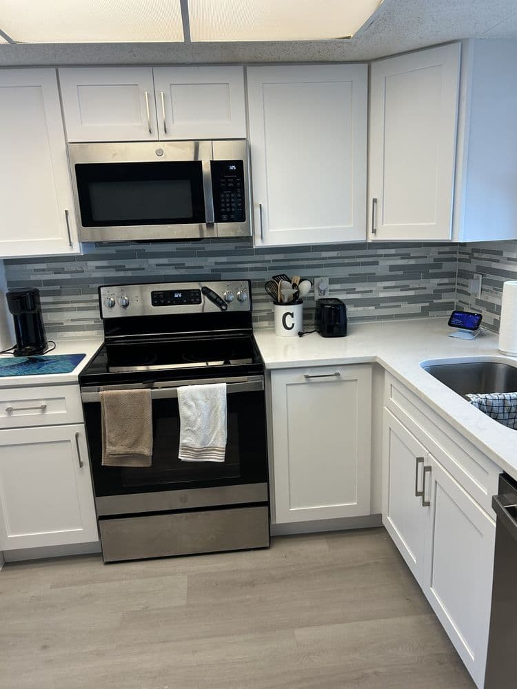 Reyes Countertops & Cabinets