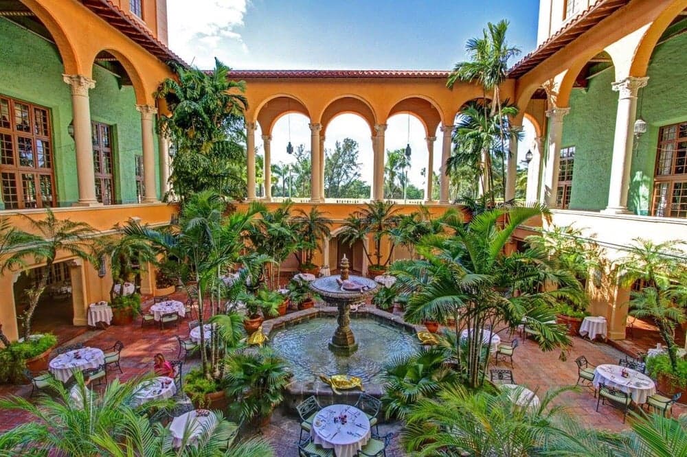 1200 Courtyard Cafe