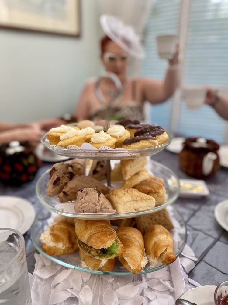The White Heron Tea and Gifts