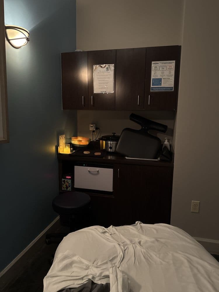 Hand & Stone Massage and Facial Spa