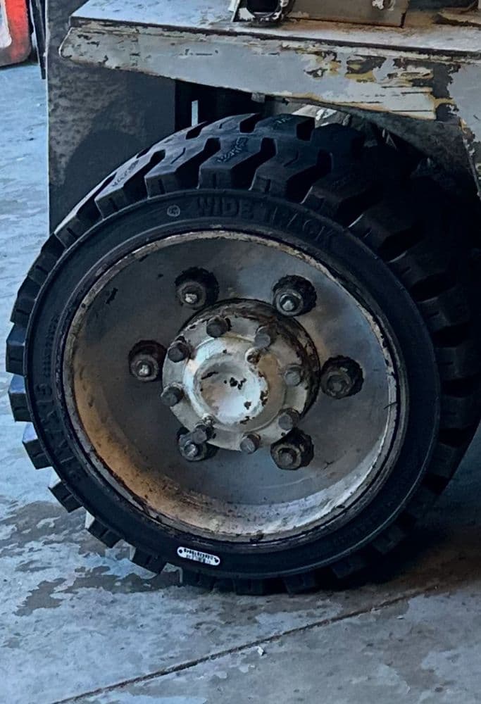 Dobermann Industrial Tires