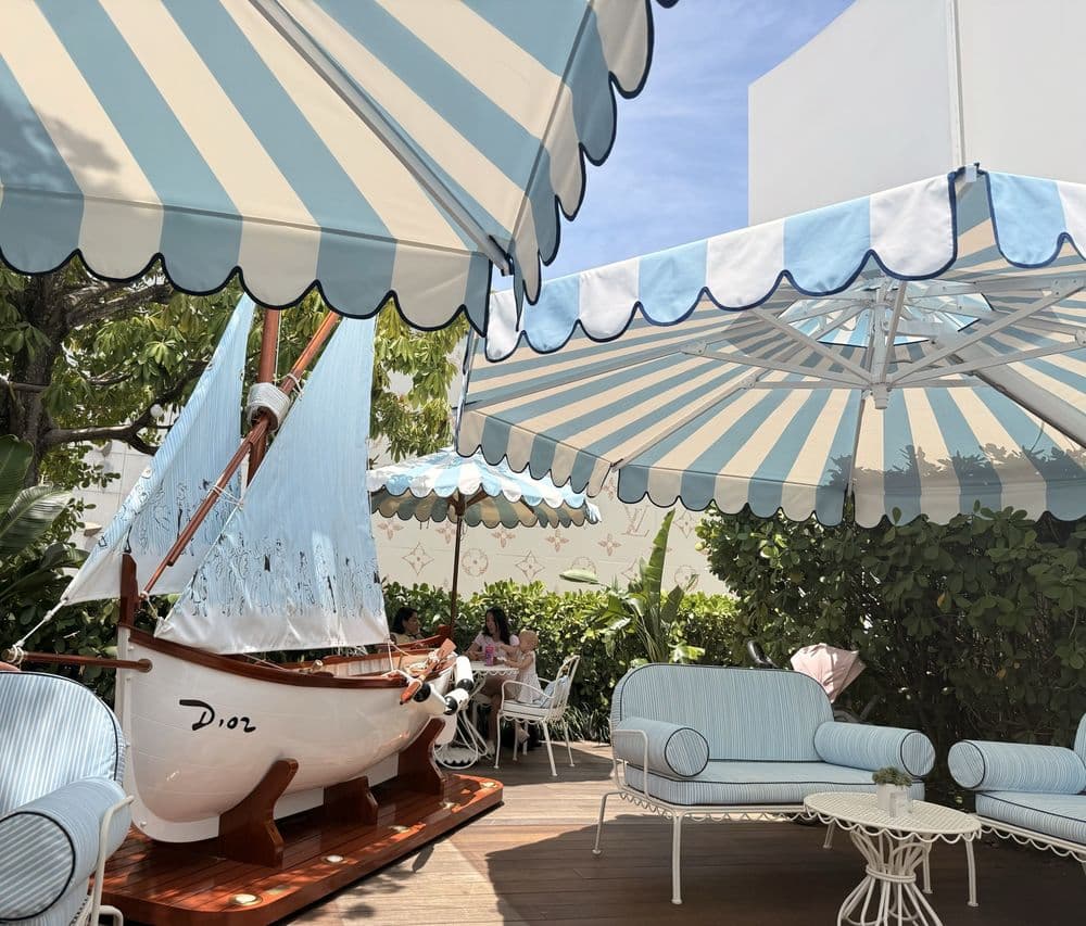 Dior Cafe