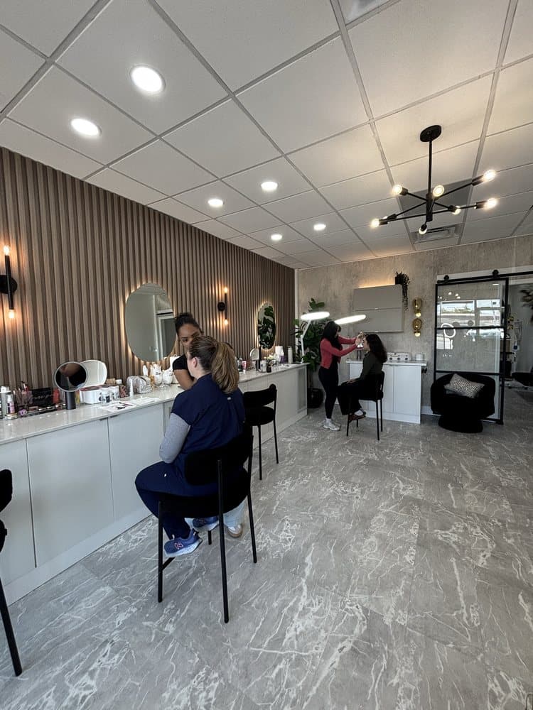 Oh La La Brow Bar & Lash Studio
