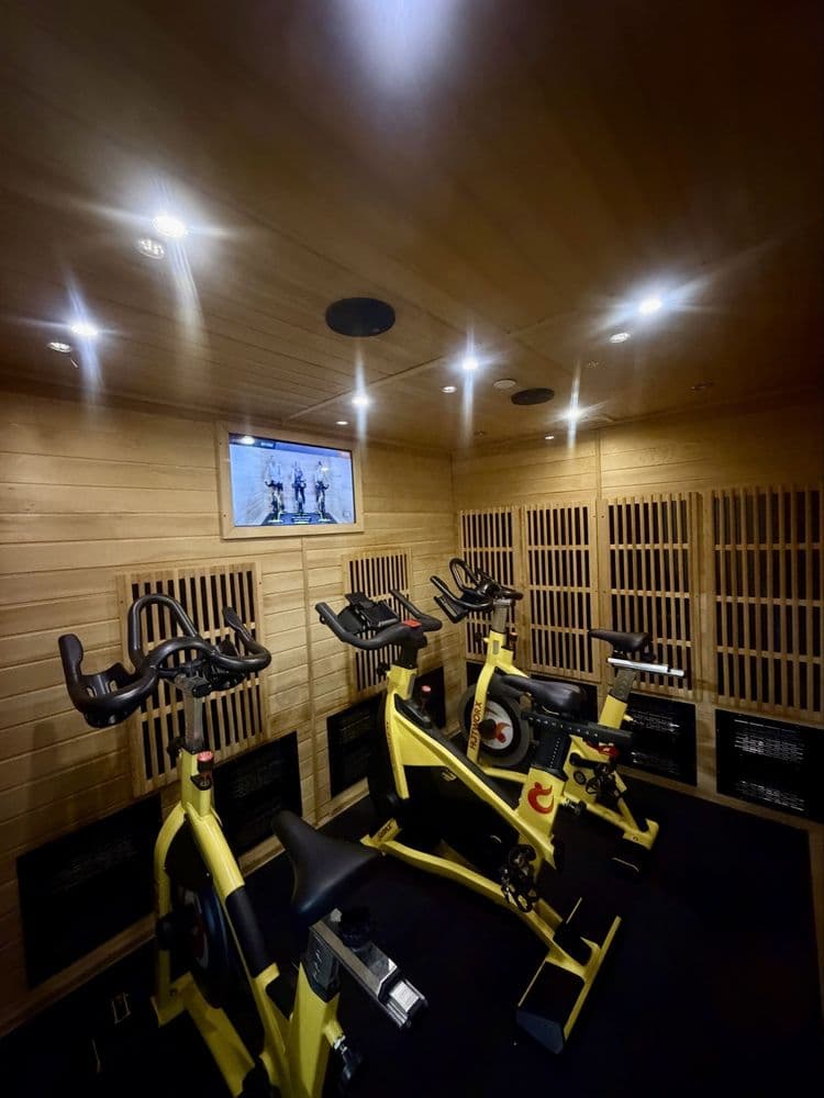 HOTWORX - Tallahassee، FL - W. College