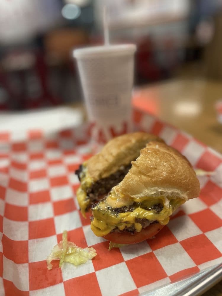 MOOYAH Burgers, Fries & Shakes