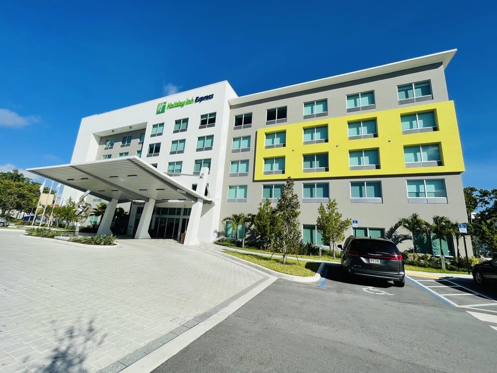 Holiday Inn Express & Suites Doral - Miami