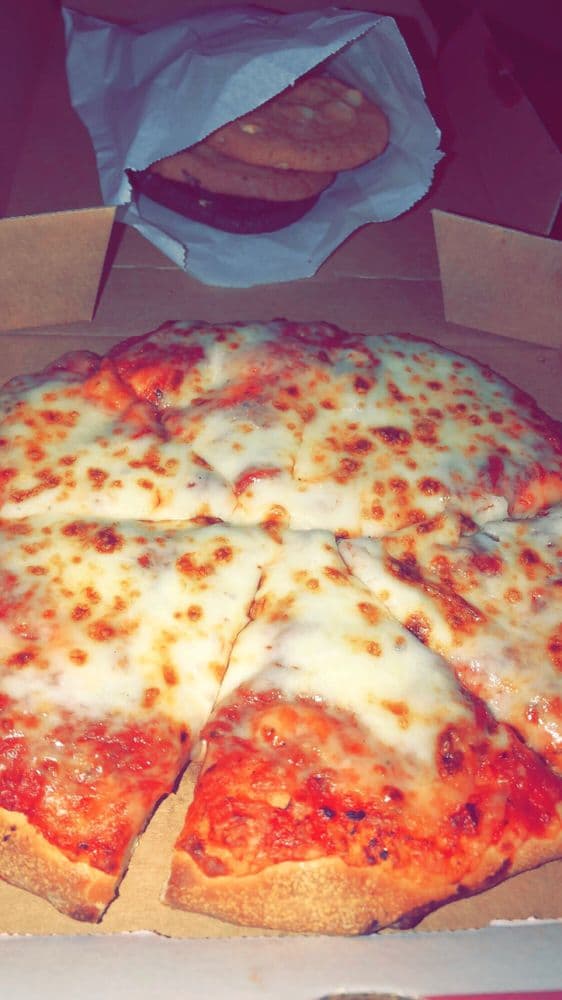 Mama DeLuca's Pizza