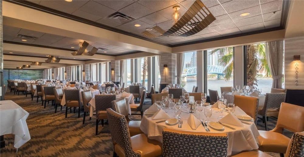 DoubleTree by Hilton Hotel Jacksonville Riverfront