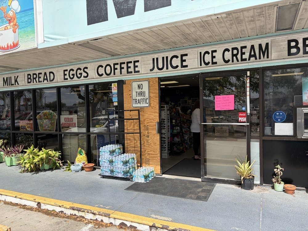 Manatee Ave market