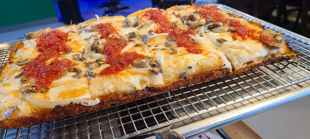 Muckeye's Pizzeria & Guitar Bar