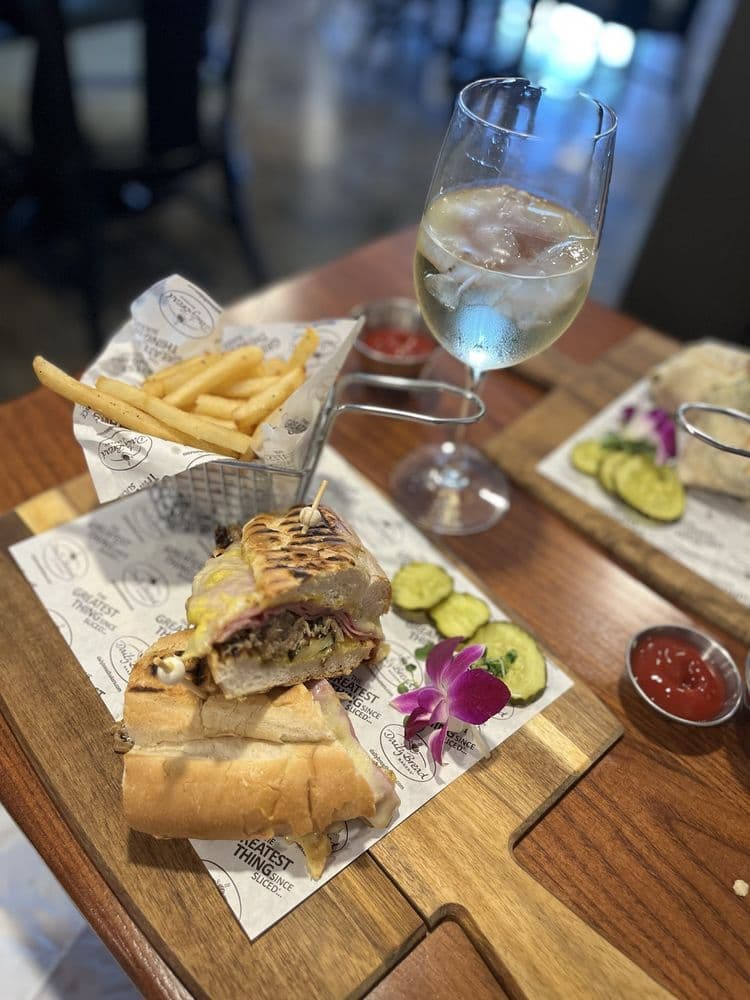 Popo's Local Bistro