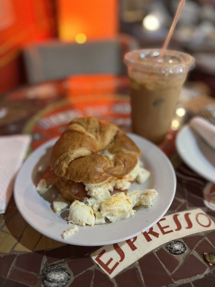 Achilles Art Cafe On Wilshire