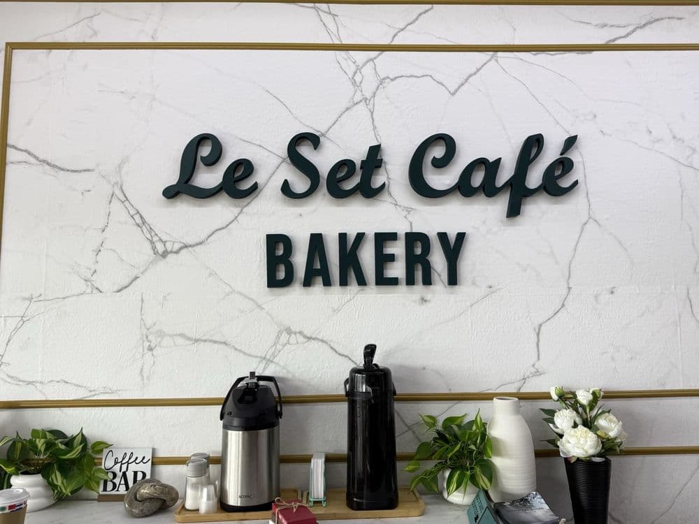 La Set Cafe Bakery