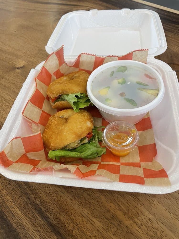 Auntie O's Caf​é