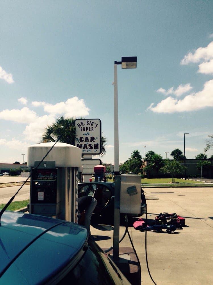 Mr Big's Super Car Wash